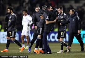 字母哥示范如何防守亚历山大